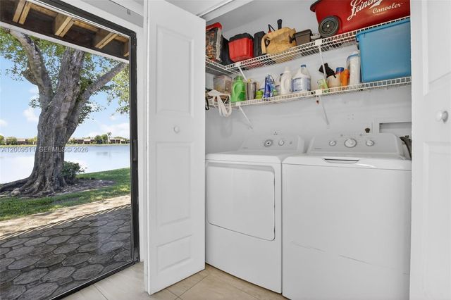 4283 S Pine Island Rd, Davie, FL 33328