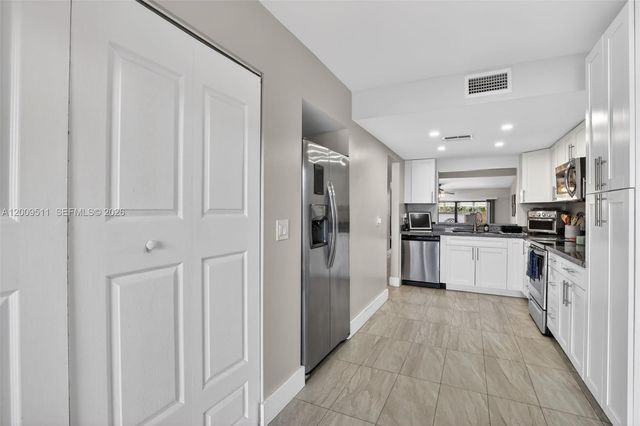 4283 S Pine Island Rd, Davie, FL 33328