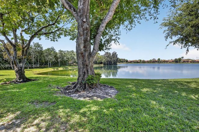 4283 S Pine Island Rd, Davie, FL 33328