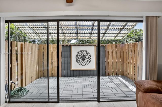 4283 S Pine Island Rd, Davie, FL 33328