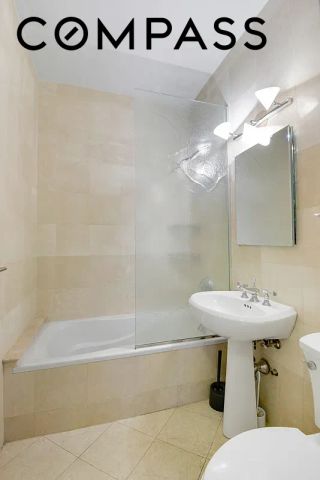 58 W 58th St Apt 25E, New York City, NY 10019