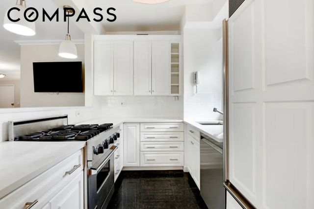 58 W 58th St Apt 25E, New York City, NY 10019