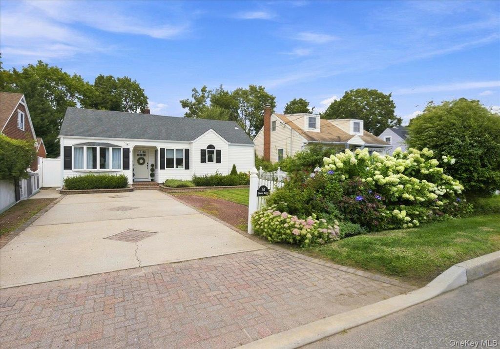 51 Dawson Avenue, Kings Park, NY 11754 — photo 2