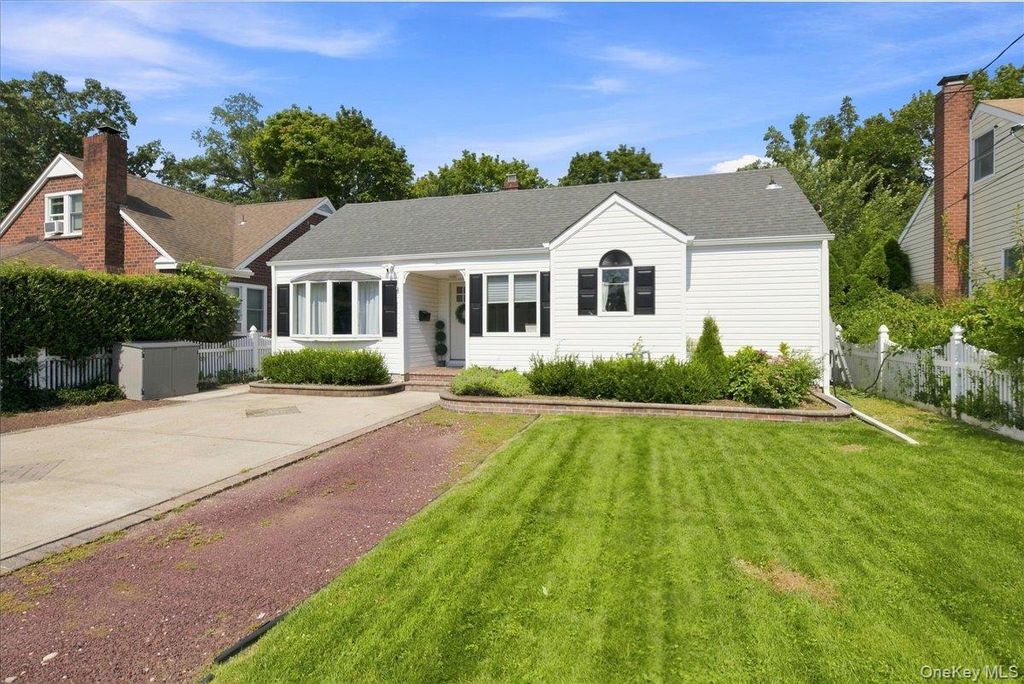 51 Dawson Avenue, Kings Park, NY 11754 — photo 3