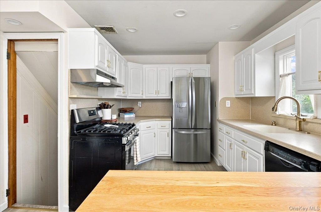51 Dawson Avenue, Kings Park, NY 11754 — photo 5