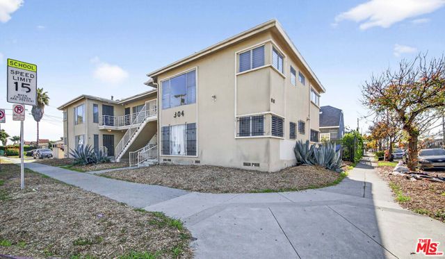 304 E 95th Street, Los Angeles, CA 90003