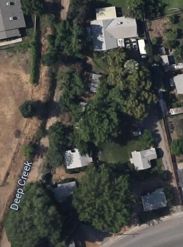 245 W Oakland Street, Farmersville, CA 93223