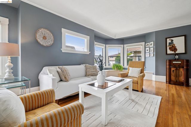 892 Laurel Street, Alameda, CA 94501