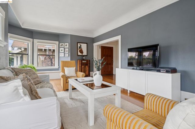 892 Laurel Street, Alameda, CA 94501