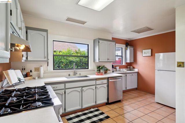 892 Laurel Street, Alameda, CA 94501