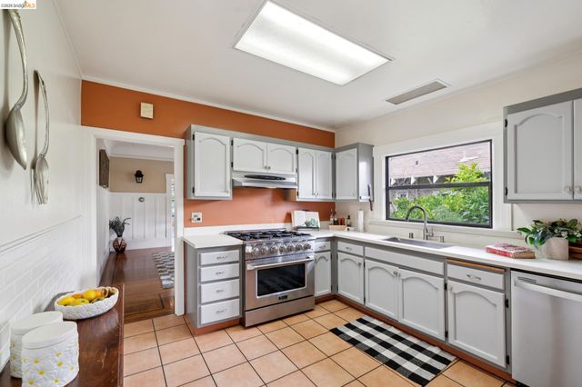 892 Laurel Street, Alameda, CA 94501