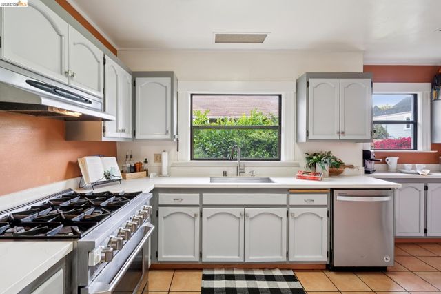 892 Laurel Street, Alameda, CA 94501