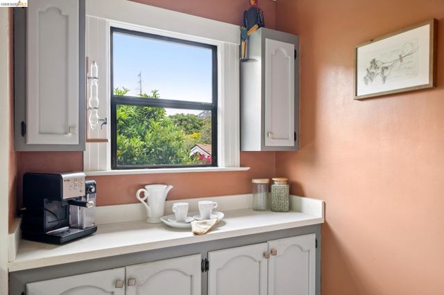 892 Laurel Street, Alameda, CA 94501