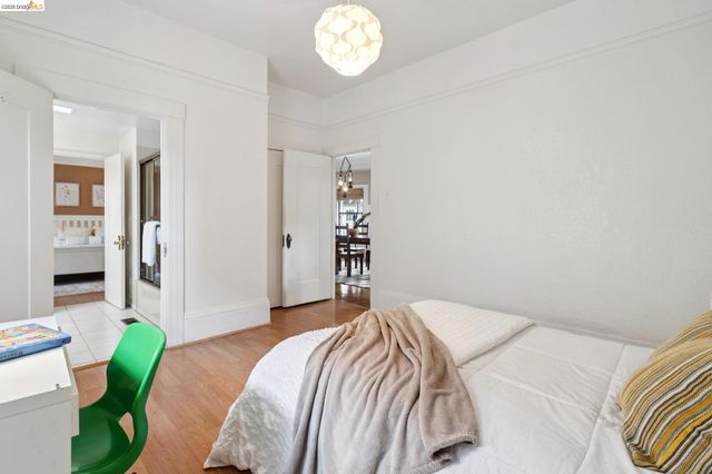892 Laurel Street, Alameda, CA 94501