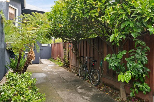 892 Laurel Street, Alameda, CA 94501