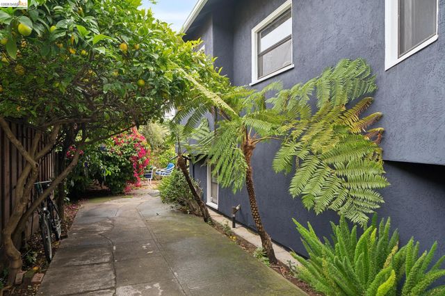 892 Laurel Street, Alameda, CA 94501