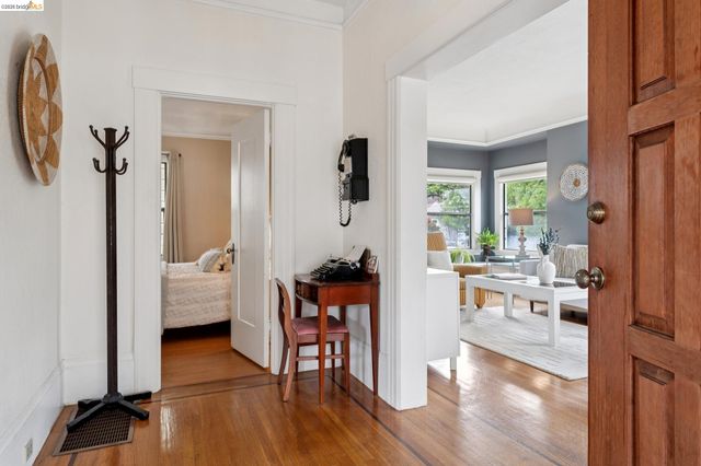 892 Laurel Street, Alameda, CA 94501
