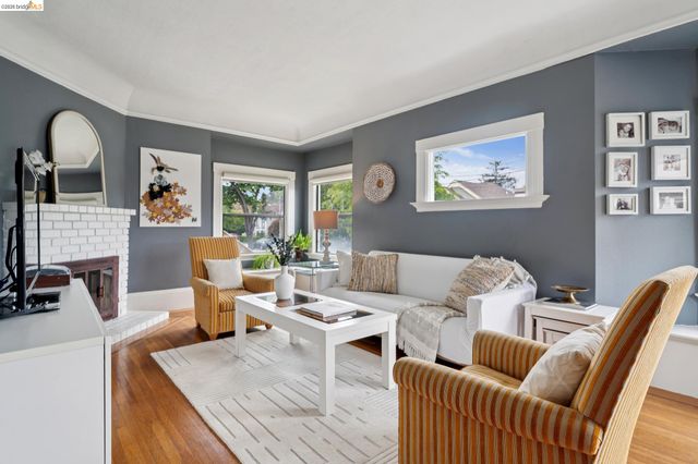 892 Laurel Street, Alameda, CA 94501