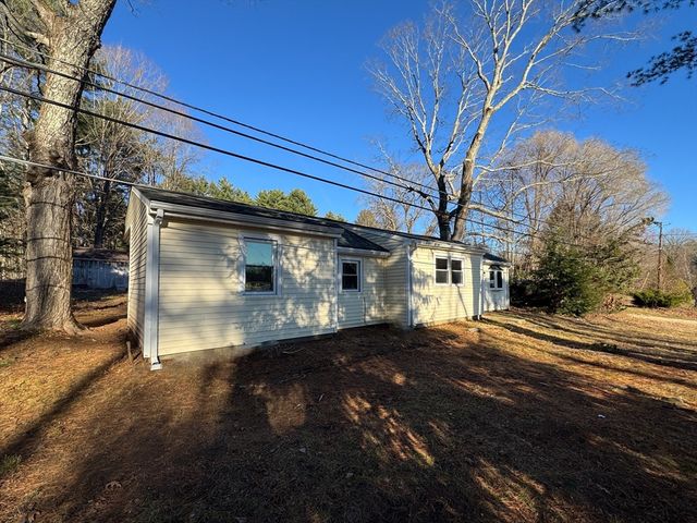 16 School House Cross Rd, Brookfield, MA 01506