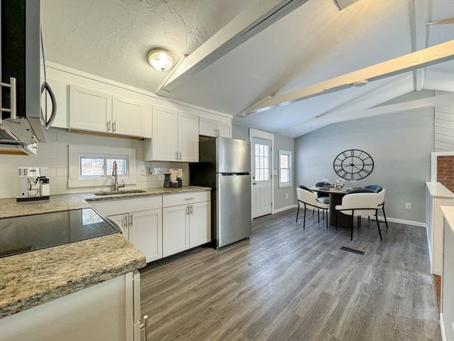 16 School House Cross Rd, Brookfield, MA 01506