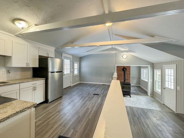 16 School House Cross Rd, Brookfield, MA 01506