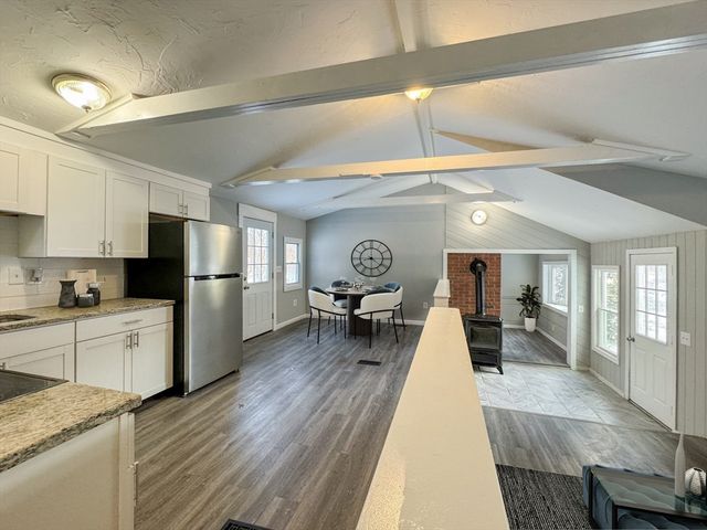 16 School House Cross Rd, Brookfield, MA 01506