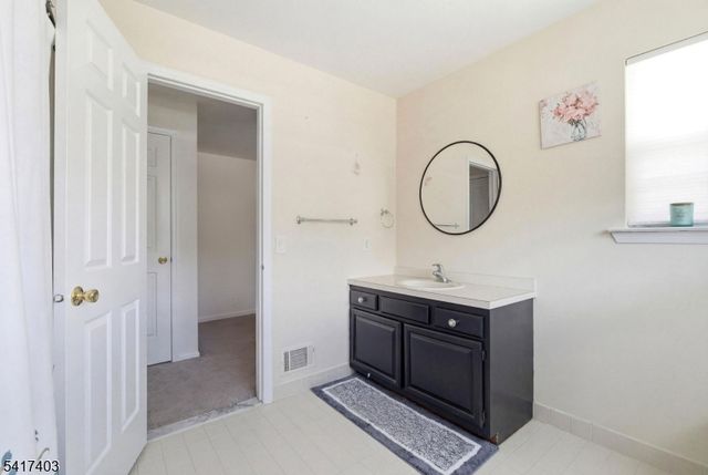 1403 Moonlight Ct, Washington Twp., NJ 07840