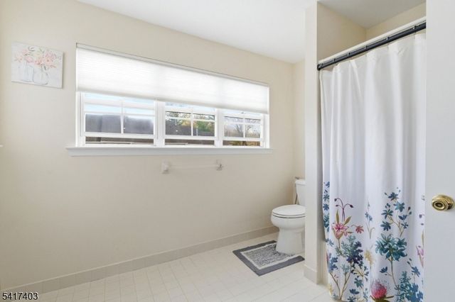 1403 Moonlight Ct, Washington Twp., NJ 07840