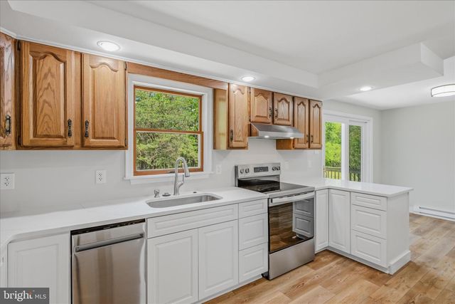 254 OLD MILL MANOR DR, Berkeley Springs, WV 25411