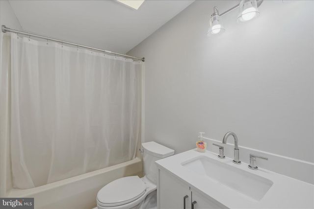 254 OLD MILL MANOR DR, Berkeley Springs, WV 25411