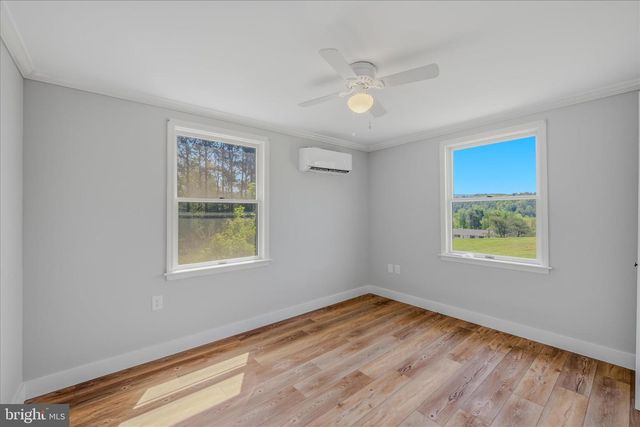 254 OLD MILL MANOR DR, Berkeley Springs, WV 25411