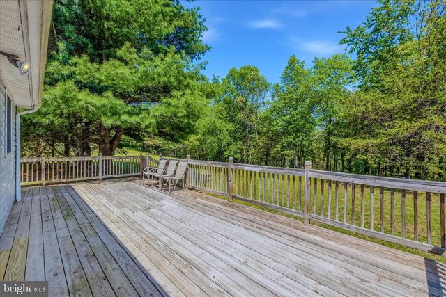254 OLD MILL MANOR DR, Berkeley Springs, WV 25411