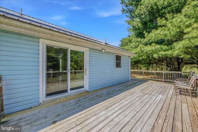 254 OLD MILL MANOR DR, Berkeley Springs, WV 25411