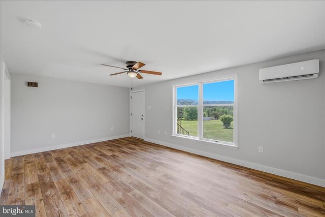 254 OLD MILL MANOR DR, Berkeley Springs, WV 25411
