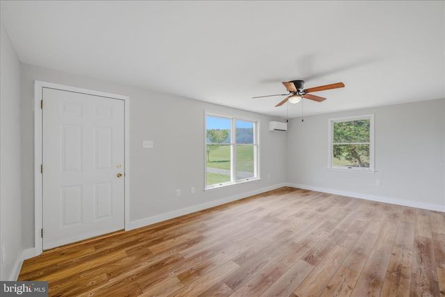 254 OLD MILL MANOR DR, Berkeley Springs, WV 25411