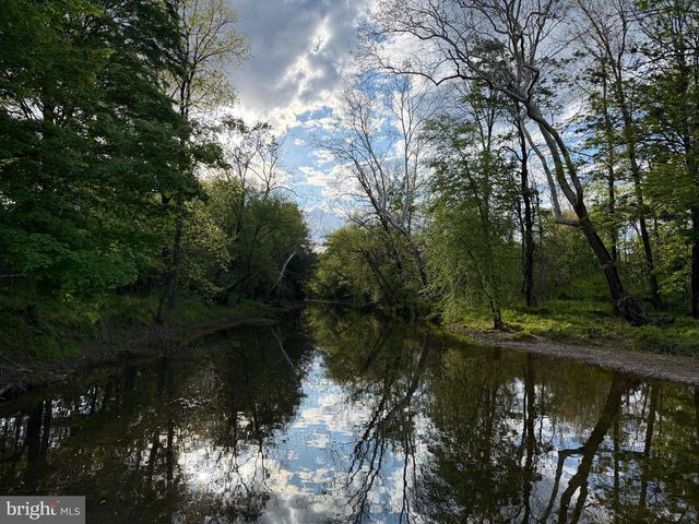 254 OLD MILL MANOR DR, Berkeley Springs, WV 25411