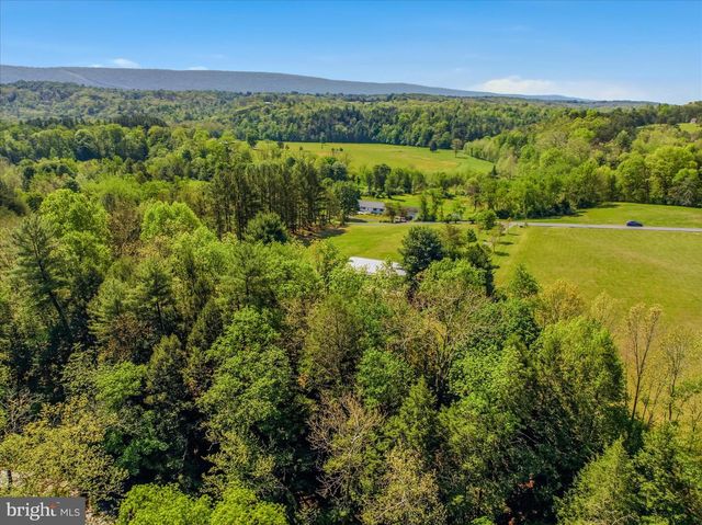 254 OLD MILL MANOR DR, Berkeley Springs, WV 25411