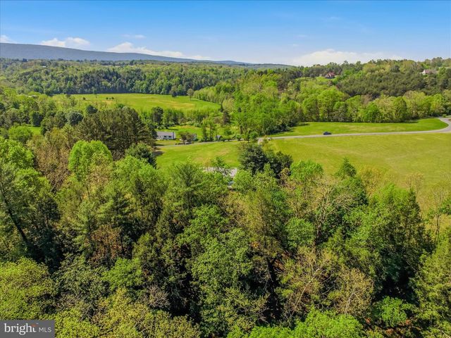 254 OLD MILL MANOR DR, Berkeley Springs, WV 25411