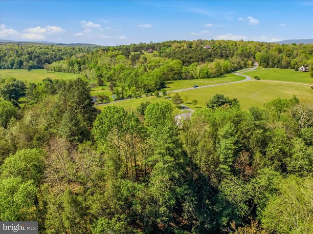 254 OLD MILL MANOR DR, Berkeley Springs, WV 25411