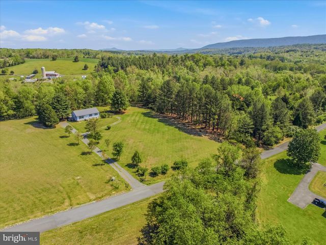254 OLD MILL MANOR DR, Berkeley Springs, WV 25411