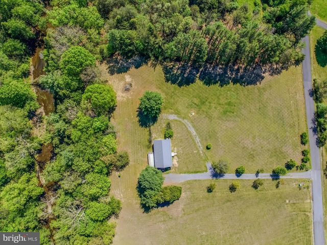 254 OLD MILL MANOR DR, Berkeley Springs, WV 25411