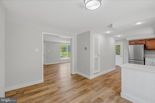 254 OLD MILL MANOR DR, Berkeley Springs, WV 25411