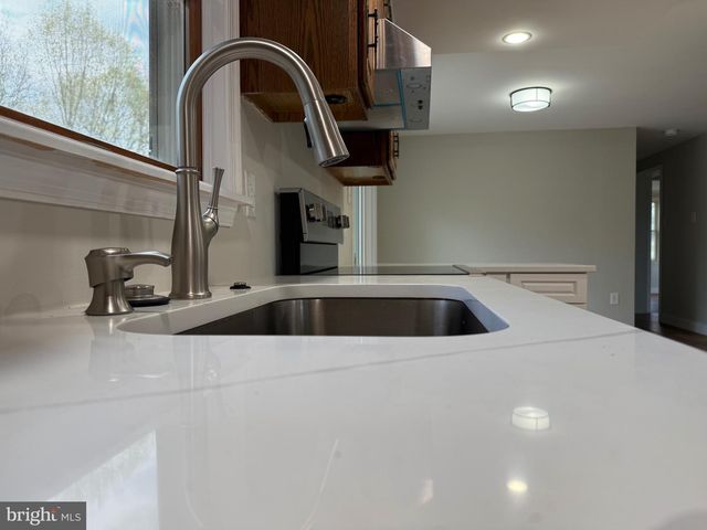 254 OLD MILL MANOR DR, Berkeley Springs, WV 25411