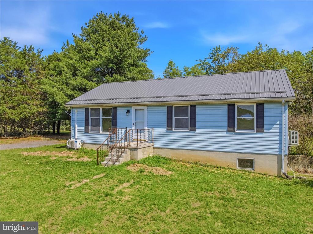 254 OLD MILL MANOR DR, Berkeley Springs, WV 25411