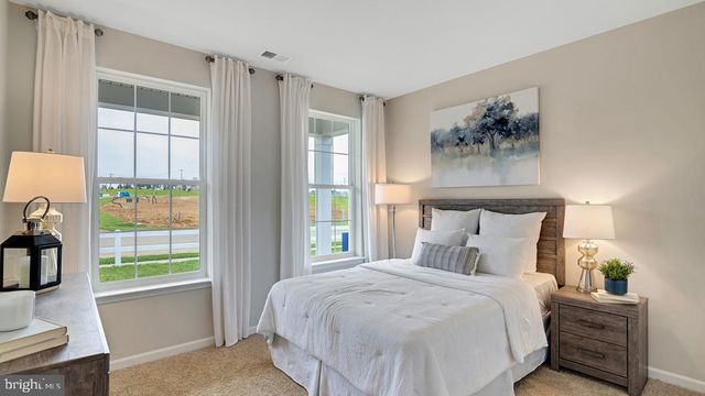 1518 DRESDEN DR, Breinigsville, PA 18031