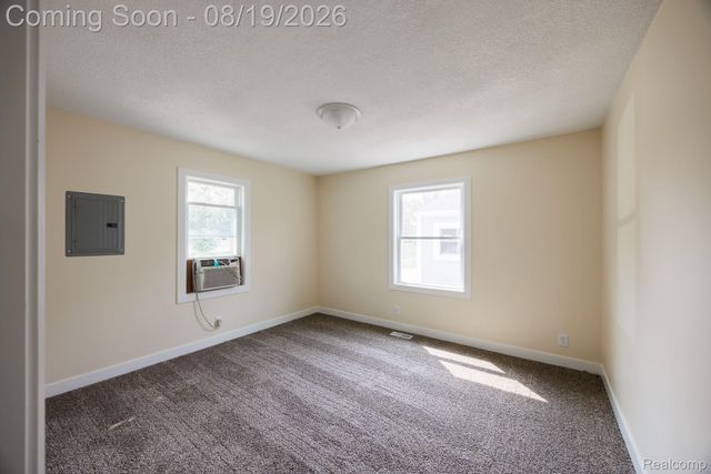 5318 E Bristol Road S, Burton, MI 48519
