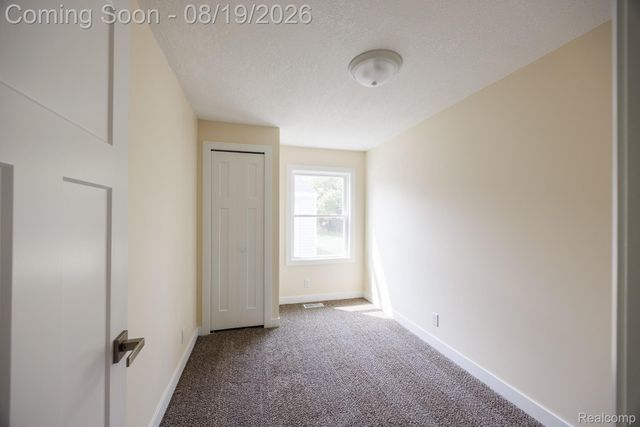 5318 E Bristol Road S, Burton, MI 48519