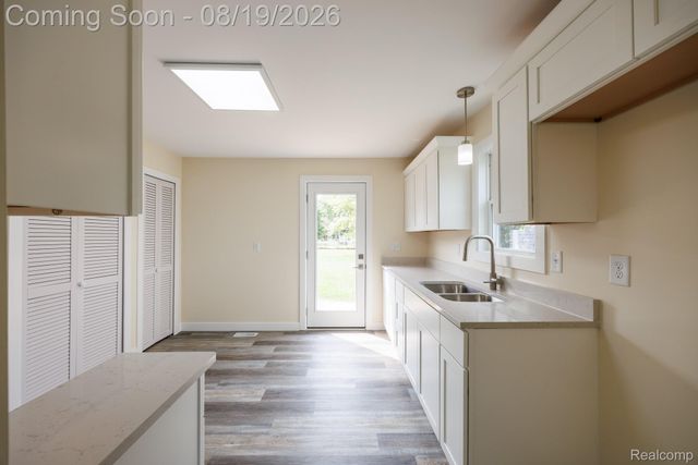 5318 E Bristol Road S, Burton, MI 48519