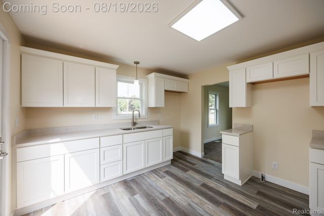 5318 E Bristol Road S, Burton, MI 48519