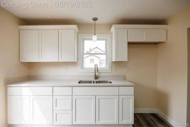 5318 E Bristol Road S, Burton, MI 48519